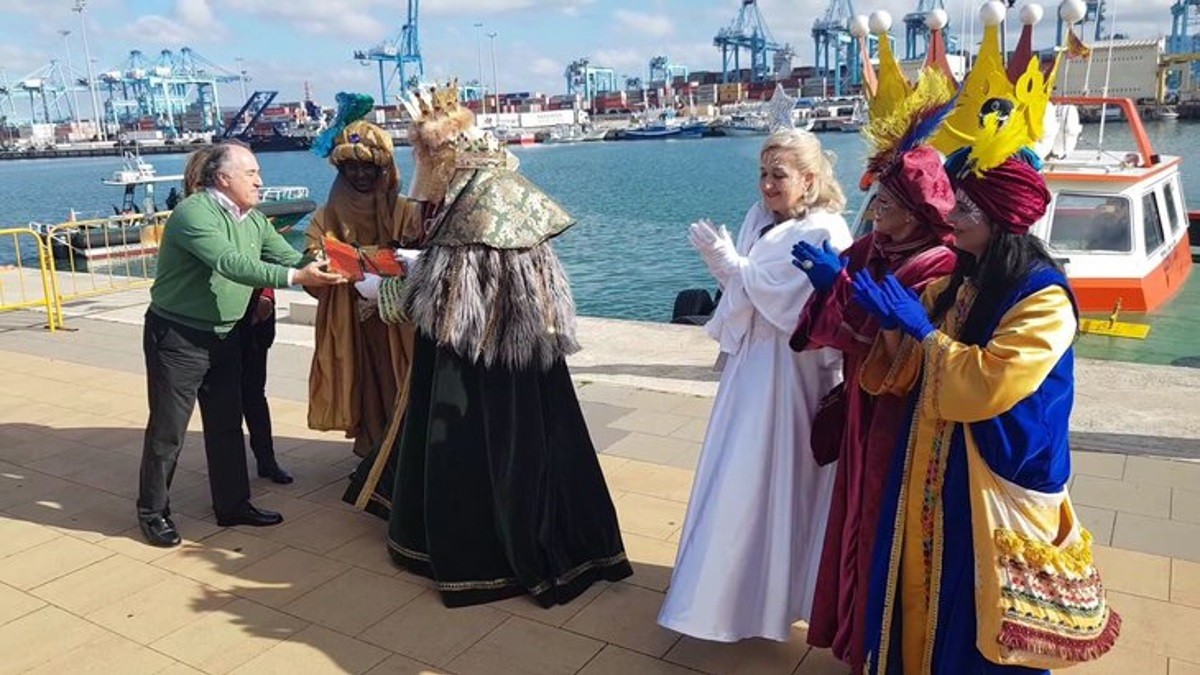 fiesta-reyes-magos-arrastre-latas-algeciras-5