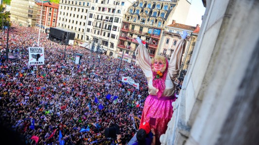 'Marijaia' saluda en el inicio de la Semana Grande de Bilbao
