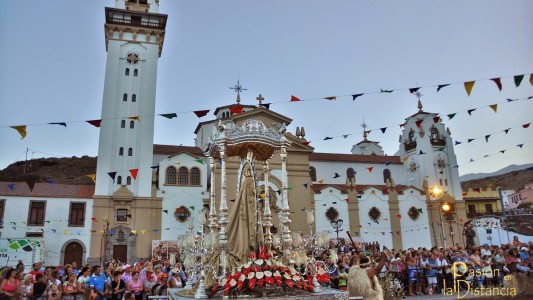 Procesión de la Virgen de Candelaria durante las Fiestas de la Agosto en la villa de Candelaria