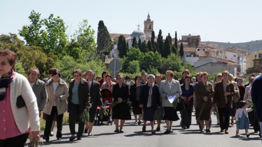 Romeros en dirección a la ermita de Sant Pere Màrtir en Albocàsser