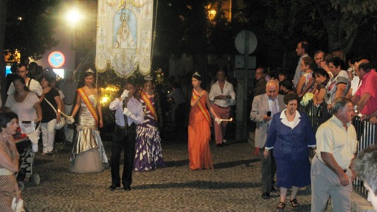 Reina y Damas de las Fiestas de Chinchón en la procesión de la Virgen del Rosario