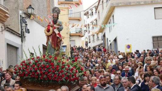Procesión del 25 de abril con la imagen de San Marcos en Adra