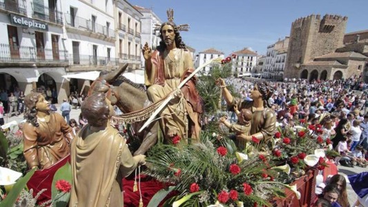 Procesión del Domingo de Ramos en la ciudad de Cáceres