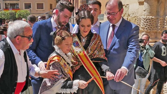 Encendido de la tradicional traca de inicio de las Fiestas Mayores de Almansa