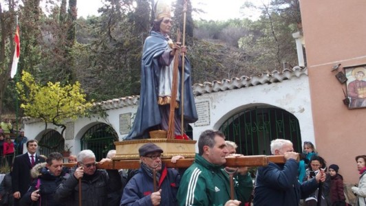 Procesión por los alrededores de la ermita de San Julián. Foto: Cadena Ser