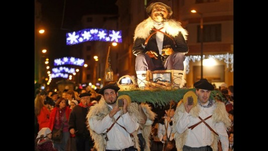 En la tarde-noche del 24 de diciembre la ciudad de Pamplona recibe al Olentzero
