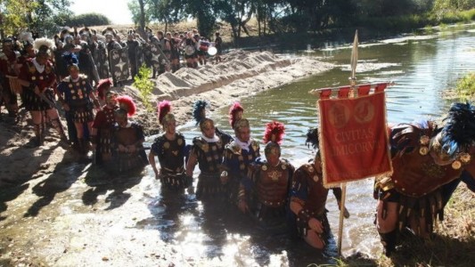Las tropas romanas atravesando el río Limia. Fotografía: Álvaro Pérez Vilariñoo