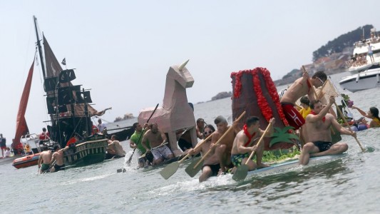 'Regata de Embarcaciones Hechas a Mano' en la Fiesta de la Dorna de Ribeira
