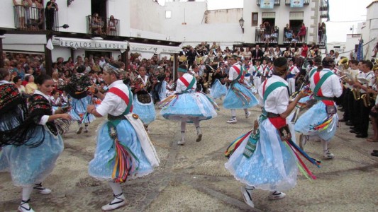 'Dansants' en las Fiestas de la Virgen de la Ermitaña. Foto: Guía Repsol