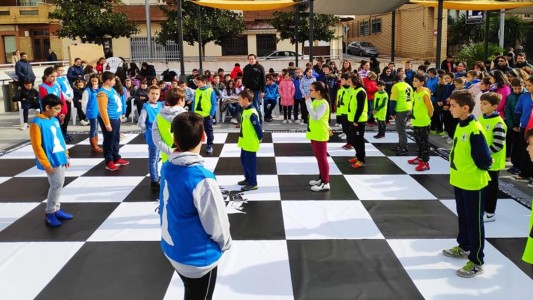 La Plaza del Ayuntamiento acoge la celebración en Bailén del Día Mundial del Ajedrez'. Fotografía: Onda Bailén