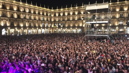 Los conciertos de las Ferias y Fiestas tienen en la Plaza Mayor su mejor escenario