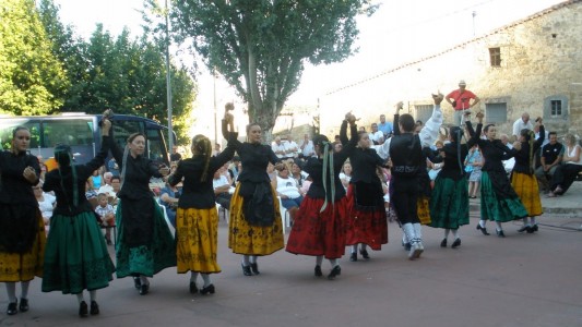 Los bailes tradicionales en las Fiestas de Peñalén. Fotografía: Con cuerpo de Jota