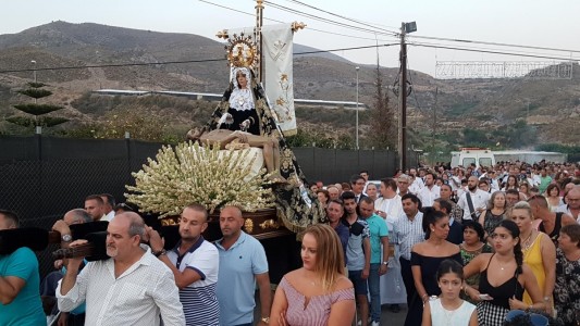 Procesión de la Virgen de las Angustias por las calles de La Alquería. Fotografía: adradigital.es