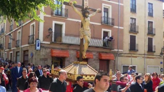 El Cristo de las Victorias recorre las calles de Molina de Aragón. Foto: Nueva Alcarria